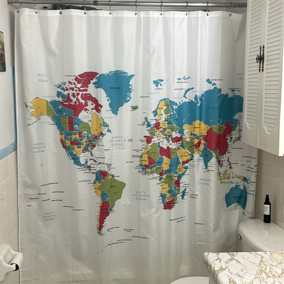 Beautiful and educative shower white curtain with world map in color. - Picture 7 of 7